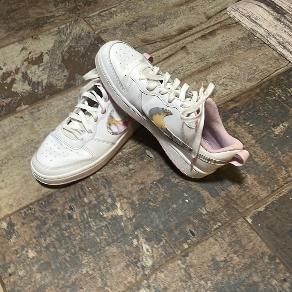 7y white and pink nike low court division
